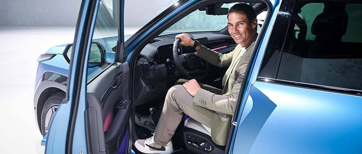 Kia offre son premier SUV électrique Kia EV9 a Rafael Nadal