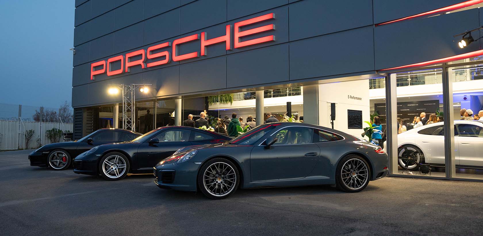 Porsche Centre Tunis : Une Nouvelle ère avec l'Ouverture du Showroom Rénové à La Goulette